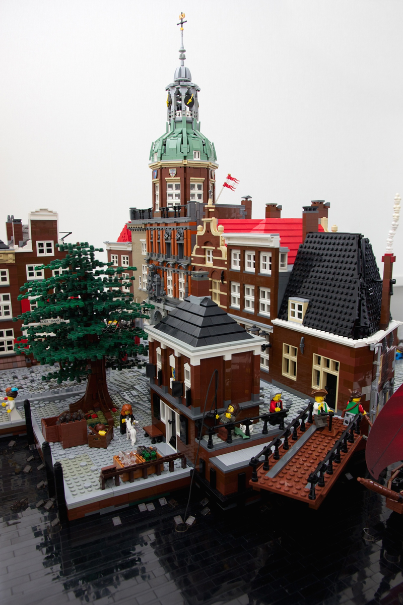 Illustration for article titled Check out this amazing Lego recreation of Groothoofdspoort